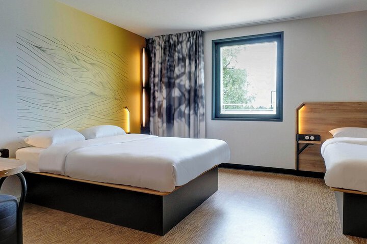 Room 16 of 44