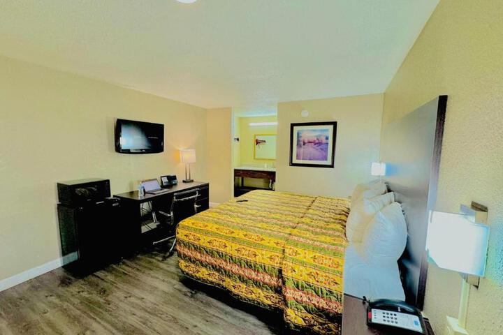 1 King Bed