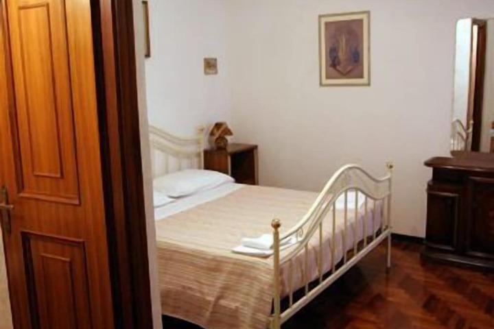 Room 3 of 56