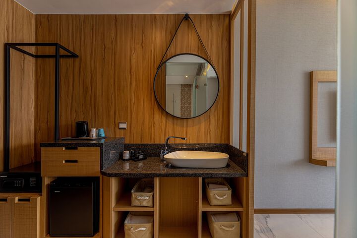 Room 17 of 42