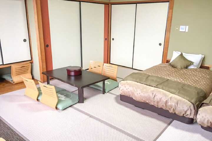Room 28 of 84