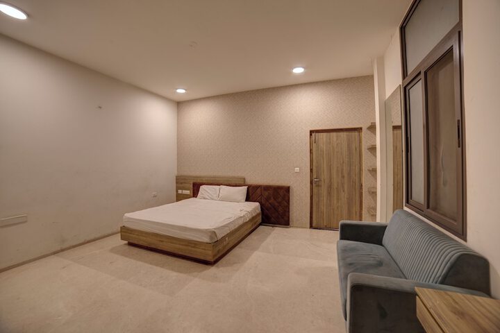 Ballroom/Hall 73 of 97