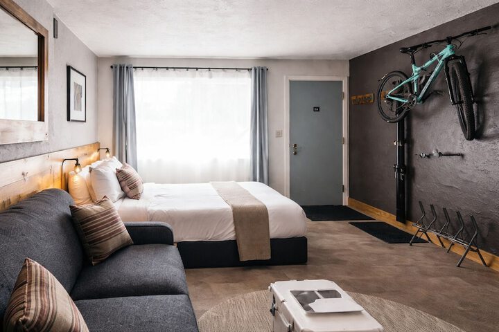 Room 13 of 38