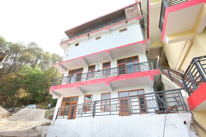 OYO 14048 Home Cozy Studio Nahan Kasauli