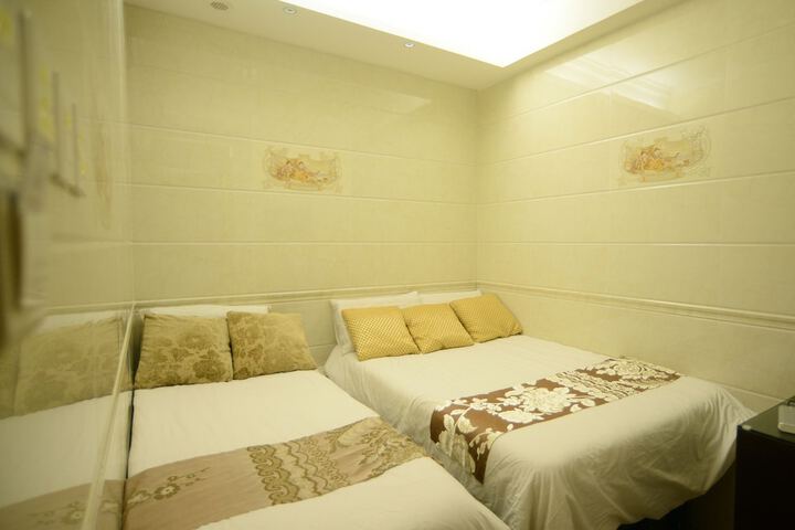 Room 19 of 195