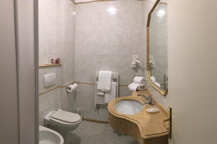 Room 27 of 59
