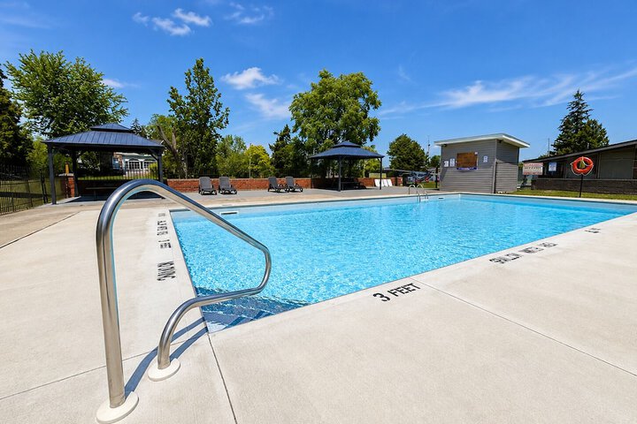 Pool Hotel