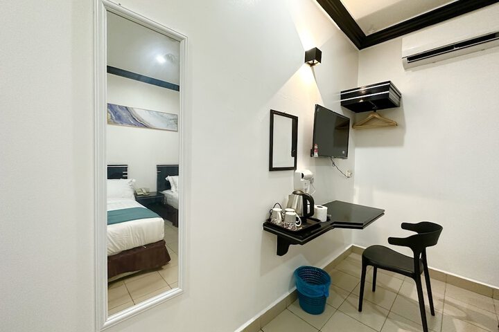 Room 18 of 36