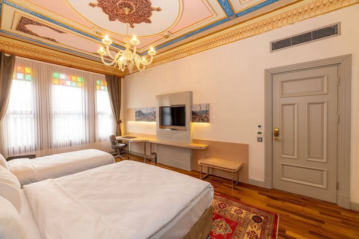 Room 46 of 102