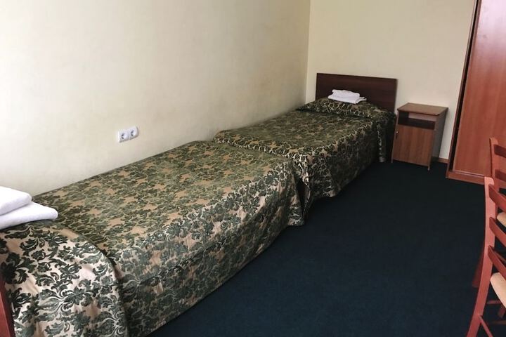 Room 12 of 33