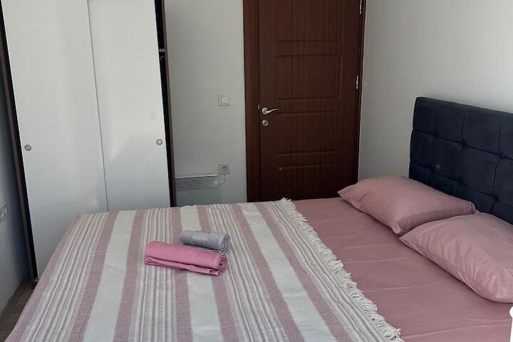 Room 4 of 42