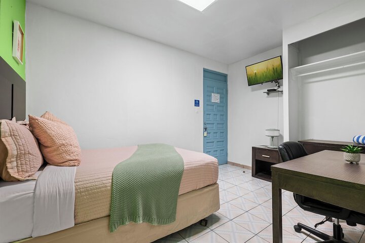 Room 3 of 37