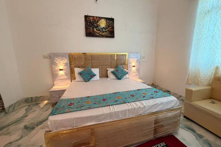 Room 3 of 69