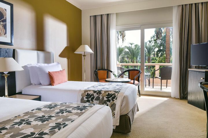 Hotel Suite Photo