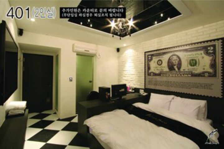 Room 18 of 53