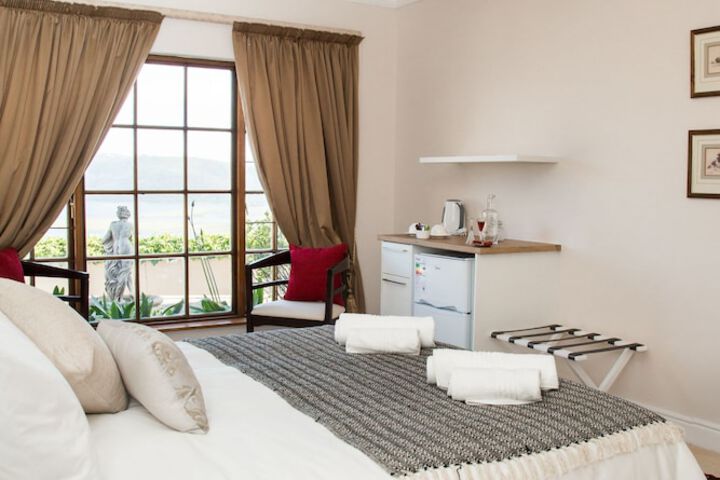 Room 10 of 34