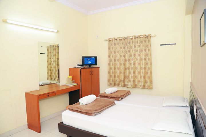 Room 11 of 28