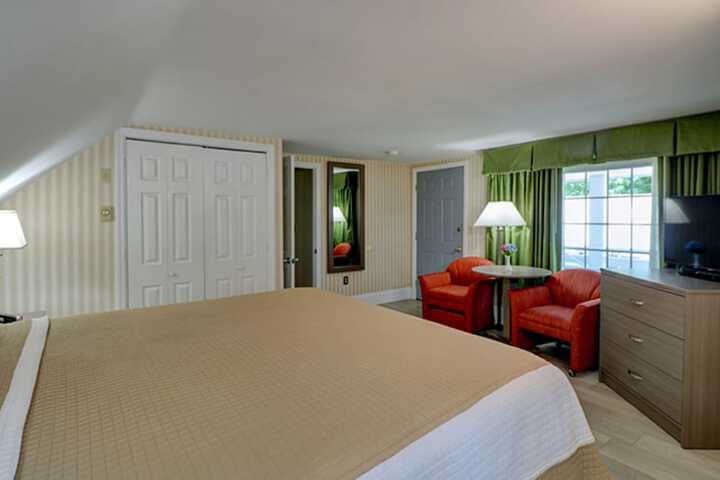 Room 10 of 27
