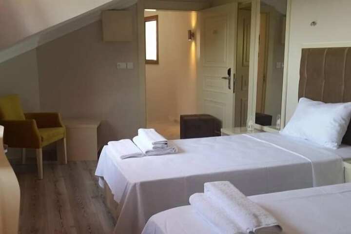 Room 15 of 38