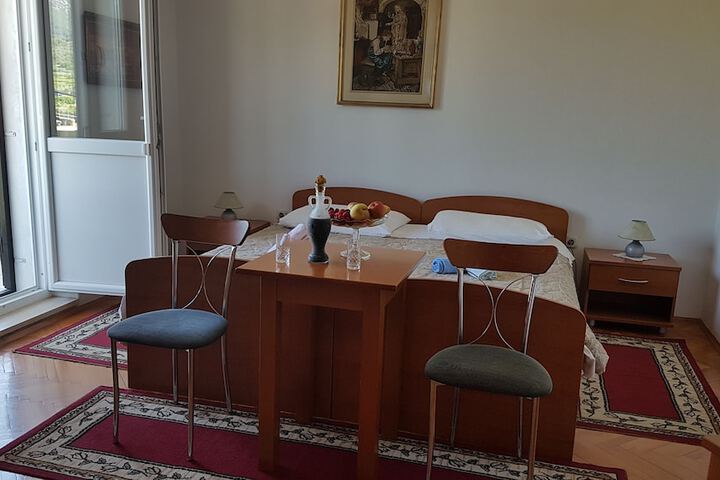 Room 3 of 8