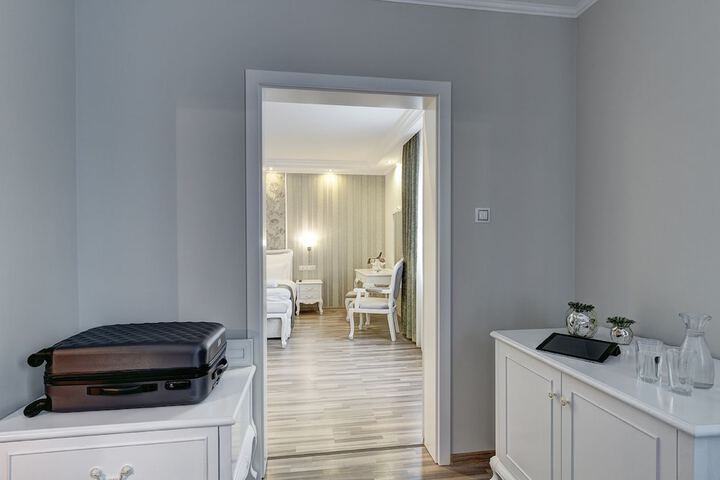 Room 30 of 51