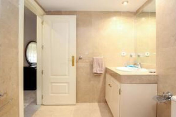 Room 7 of 73