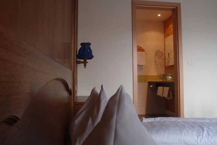 Room 3 of 15