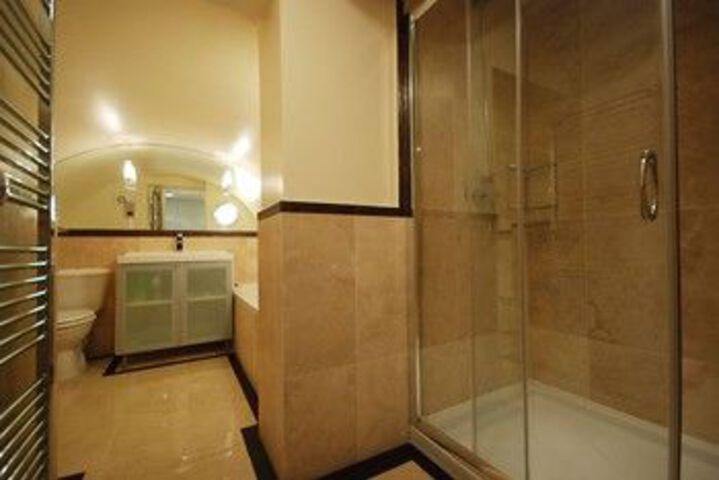 Room 6 of 23