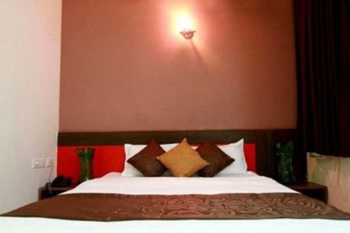 Room 4 of 15