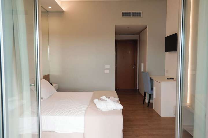 Room 32 of 105