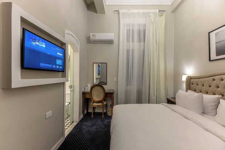 Room 8 of 24