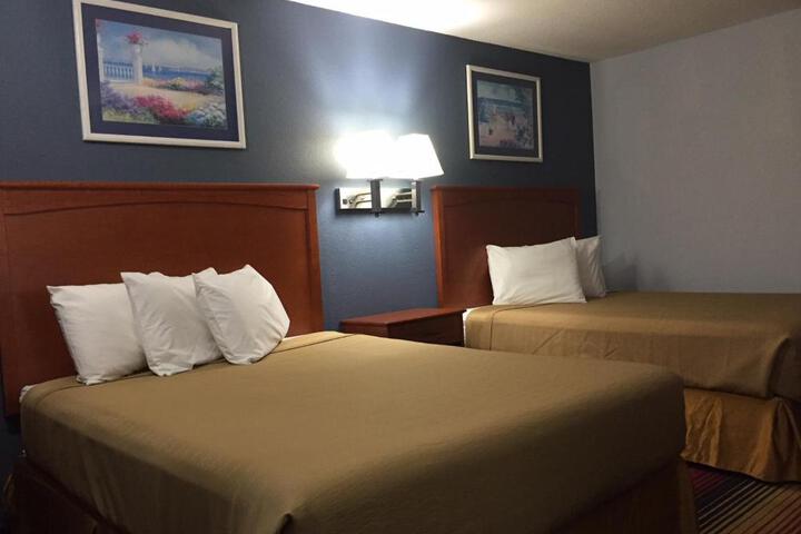 1 Queen Bed (4 of 26)