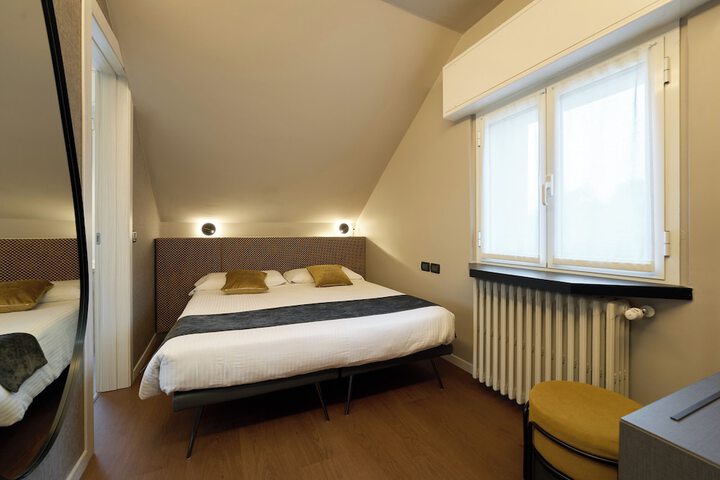 Room 19 of 73
