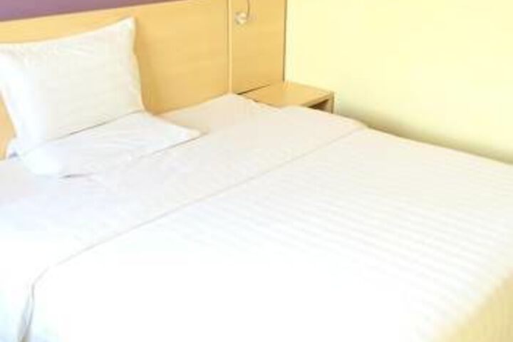 Room 5 of 6