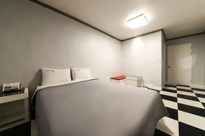 Room 2 of 11
