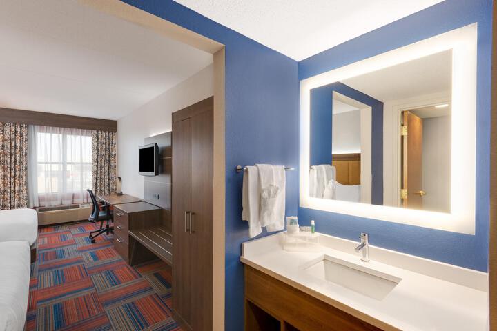 2 Queen Beds (1 of 6)