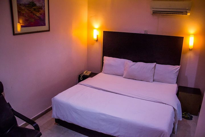 Room 15 of 38