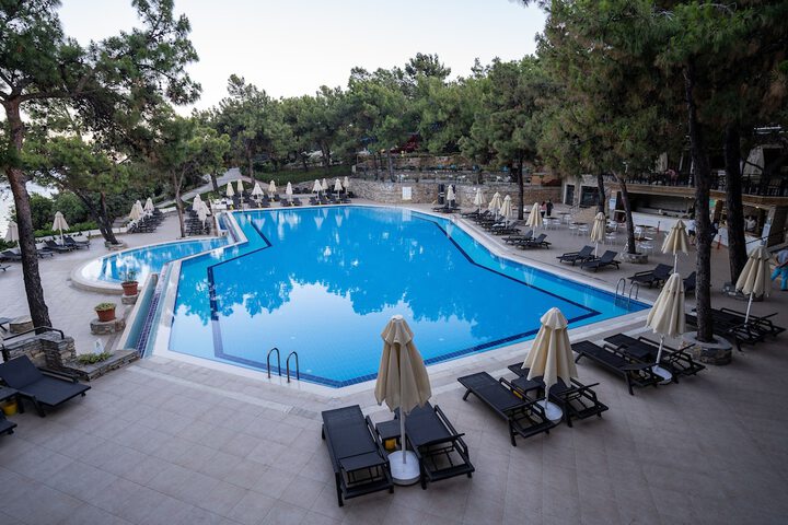 Pool 20 of 45