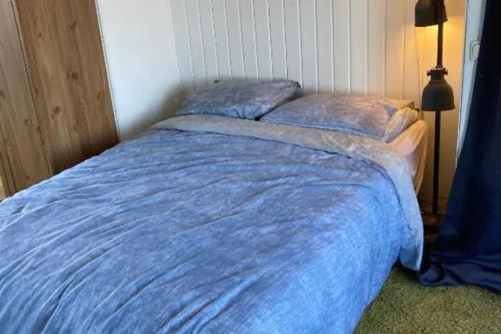 Room 5 of 12