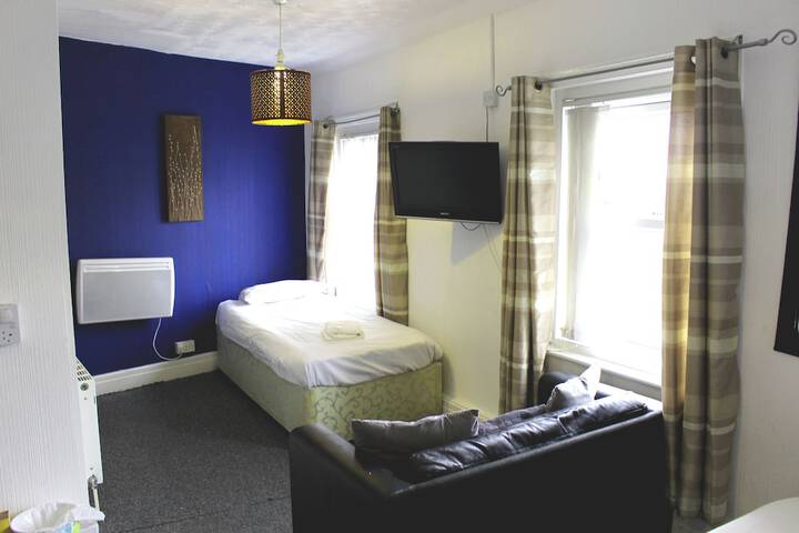Room 72 of 106