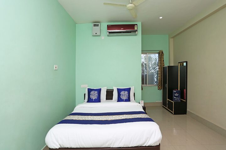 Room 10 of 14