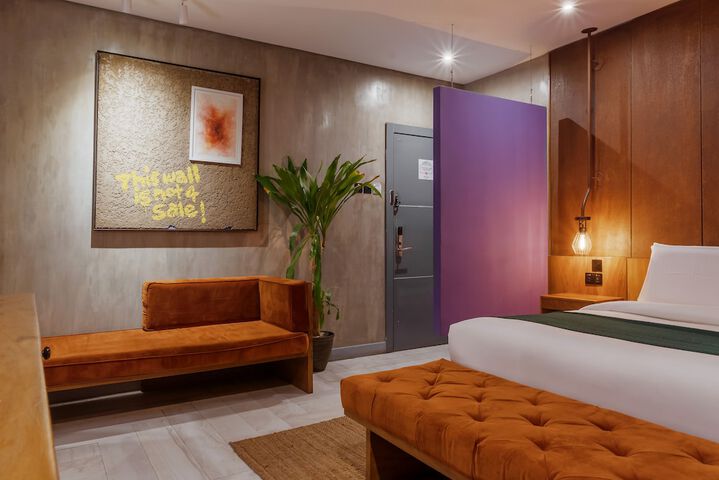 Room 43 of 61