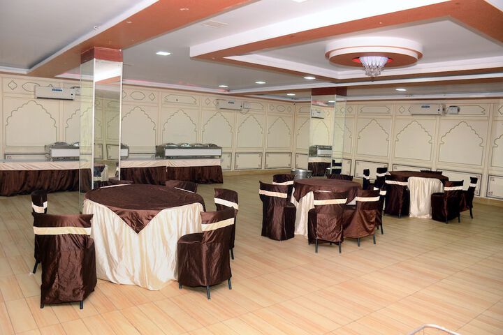 Ballroom/Hall 32 of 37