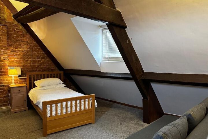 Room 6 of 74