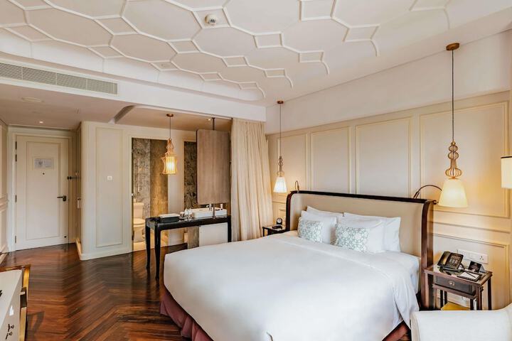 Room 26 of 184