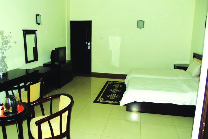 Room 9 of 32