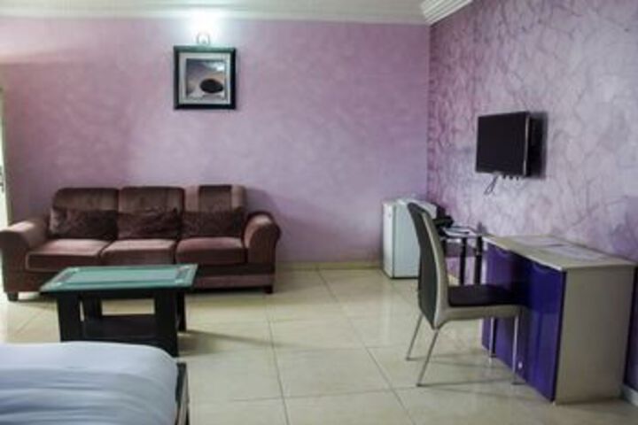 Bluenest Hotel