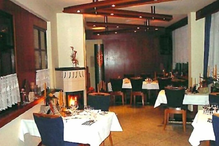 Dining 1 of 6