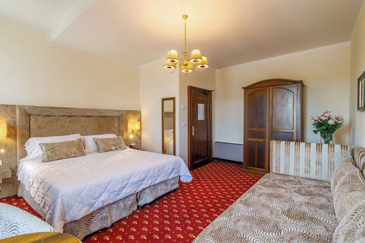 Room 38 of 185