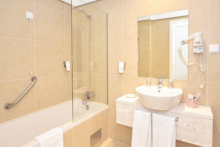 Room 8 of 22